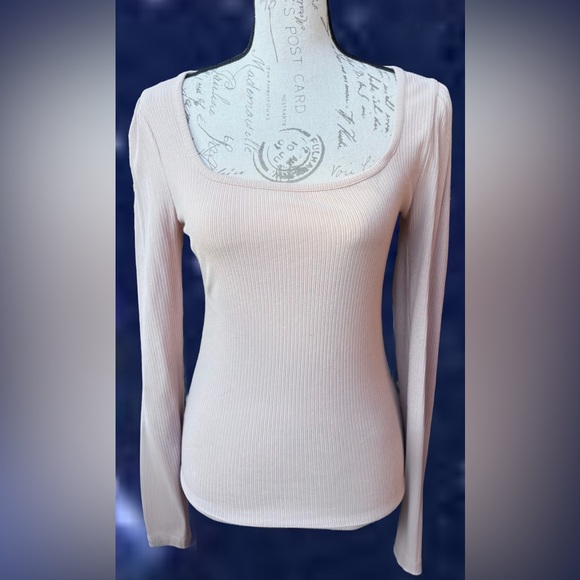 J. Crew Scoop-Neck Ribbed Top
Medium
New with Tag / Never Worn
Pale Pink - Picture 3 of 10